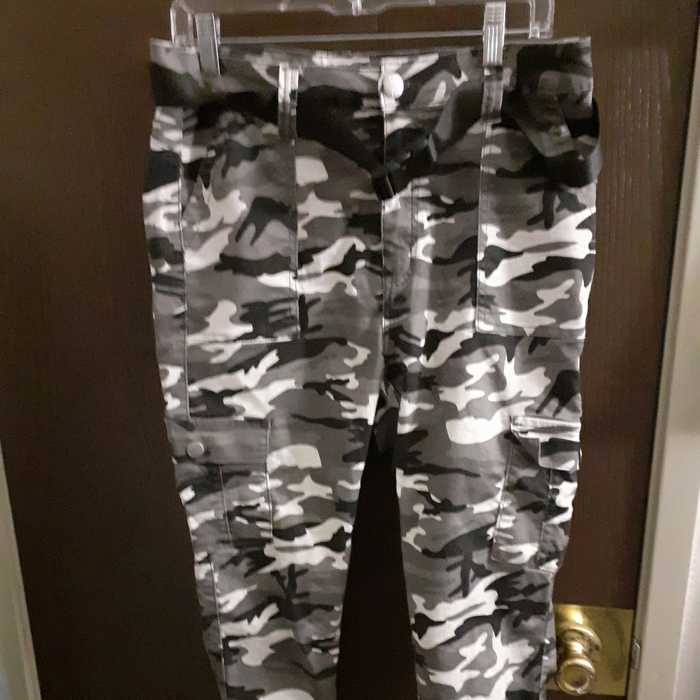 Camo pants with belt